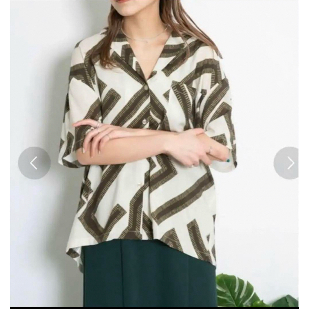 KBF(ケービーエフ)のメイズパターンオープンカラーシャツ レディースのトップス(シャツ/ブラウス(半袖/袖なし))の商品写真