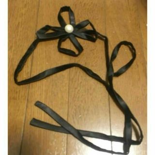 同梱200円　コスプレ小物？ 花 クローバー リボン 黒 パール 真珠(小道具)