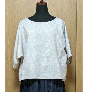 SOLD　着物リメイク　ブラウス　白大島　FREE SIZE(シャツ/ブラウス(半袖/袖なし))