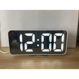 【IKEA -イケア-】アラーム付き液晶置き時計(置時計)