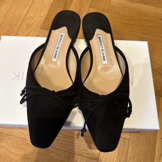 マノロブラニク(MANOLO BLAHNIK)のマノロブラニク　ミュール　ブラックスエード38 美品(ミュール)