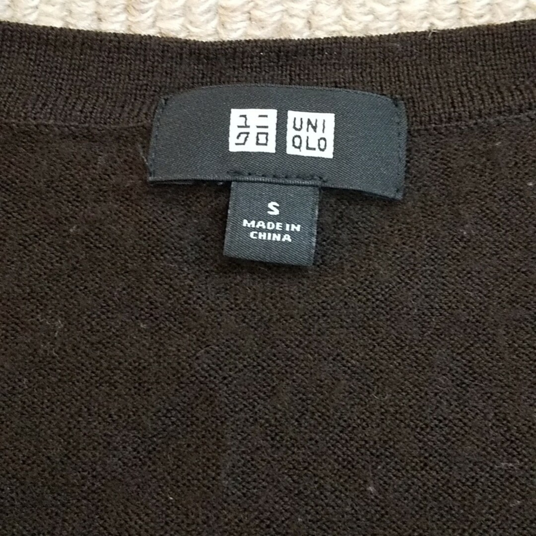 UNIQLO(ユニクロ)のユニクロ S エクストラファインメリノ Vネック 茶 メンズのトップス(ニット/セーター)の商品写真