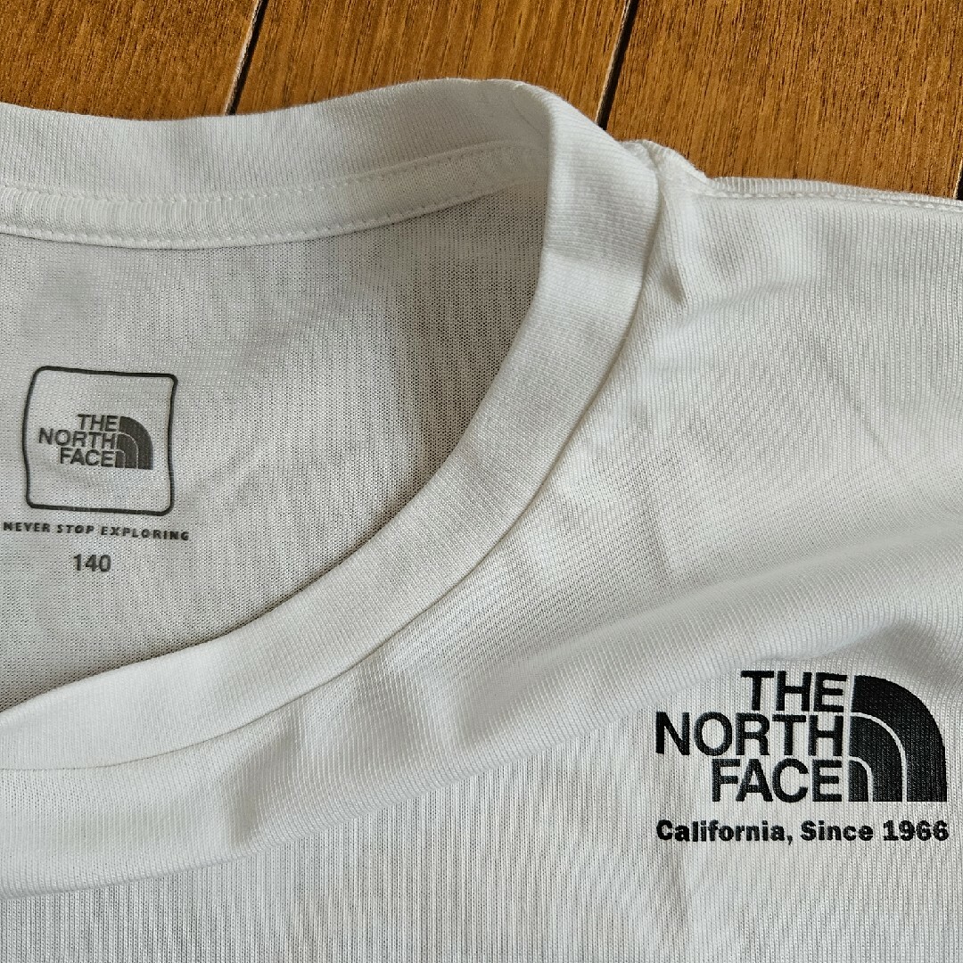 THE NORTH FACE(ザノースフェイス)のノースフェイス半袖Tシャツ140白 キッズ/ベビー/マタニティのキッズ服男の子用(90cm~)(Tシャツ/カットソー)の商品写真