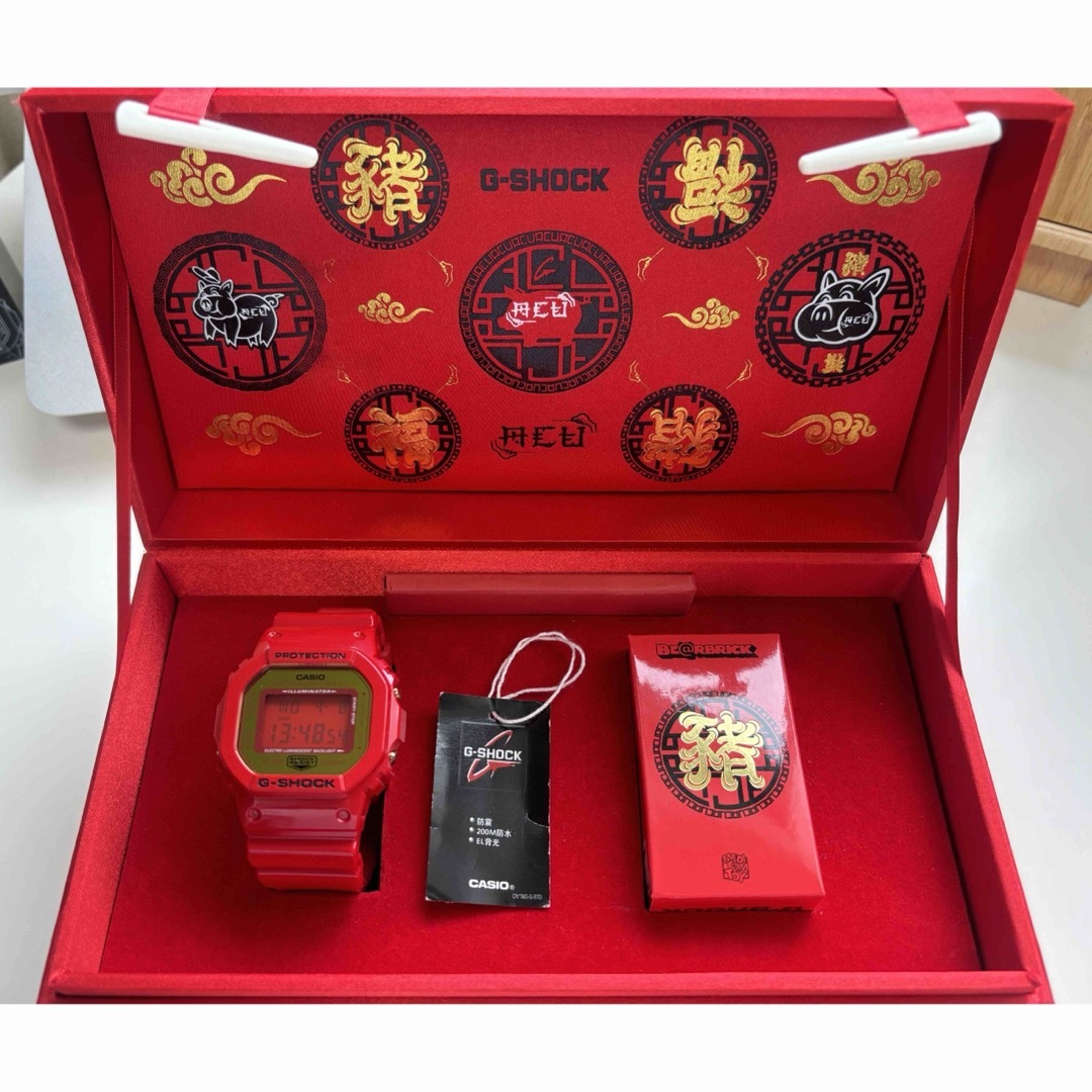 G-SHOCK(ジーショック)のG-SHOCK/中国限定/DW-5600/干支/スピード/ベアブリック/箱付/赤 メンズの時計(腕時計(デジタル))の商品写真