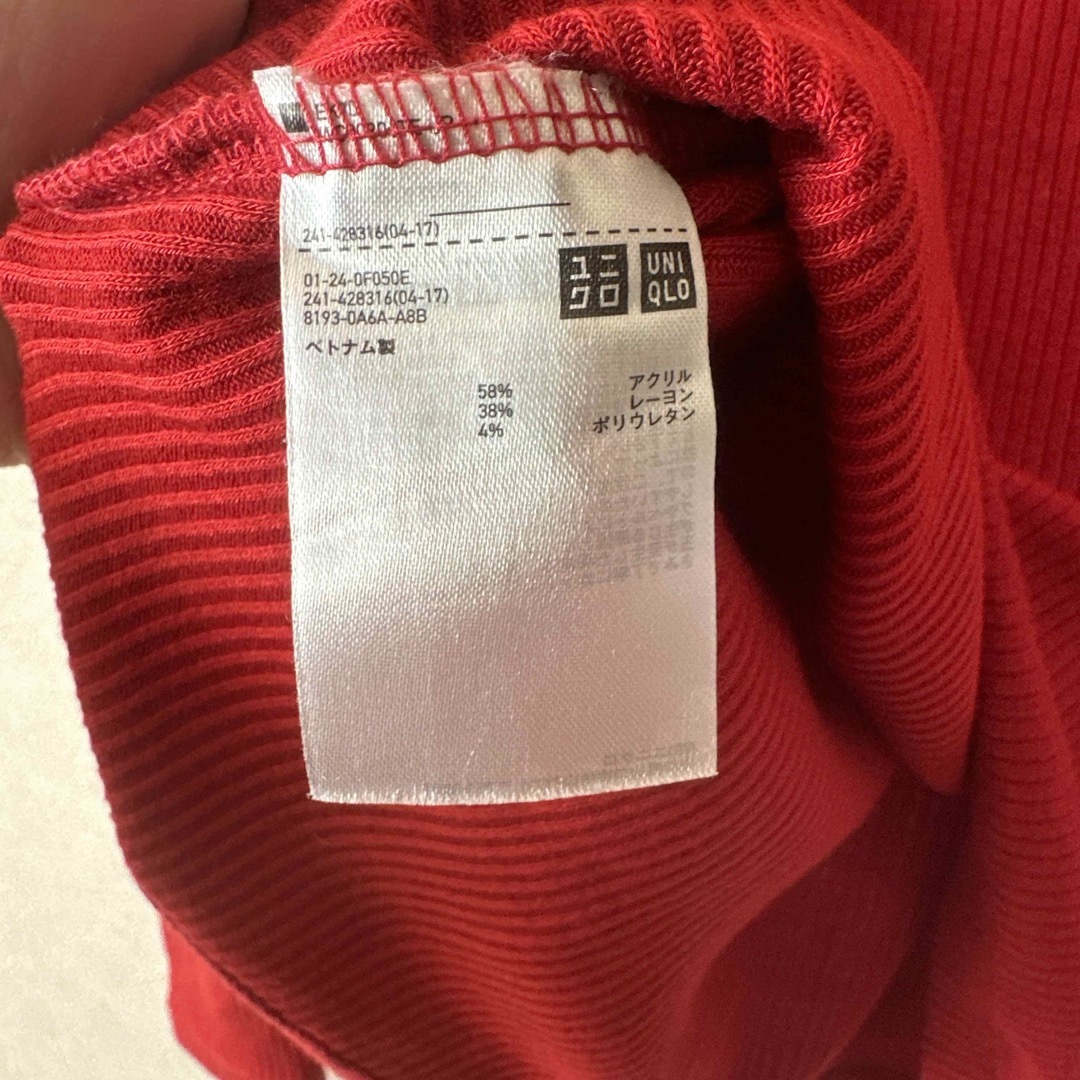 UNIQLO(ユニクロ)のUNIQLO リブハイネックT 長袖　ニット　S  レッド　レディース　ユニクロ レディースのトップス(カットソー(長袖/七分))の商品写真