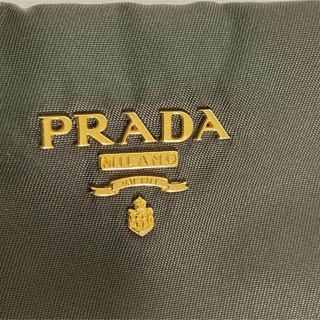 PRADA(プラダ)のPRADAプラダ モスグリーン トート ポーチ 裏地 総柄 レディースのファッション小物(ポーチ)の商品写真