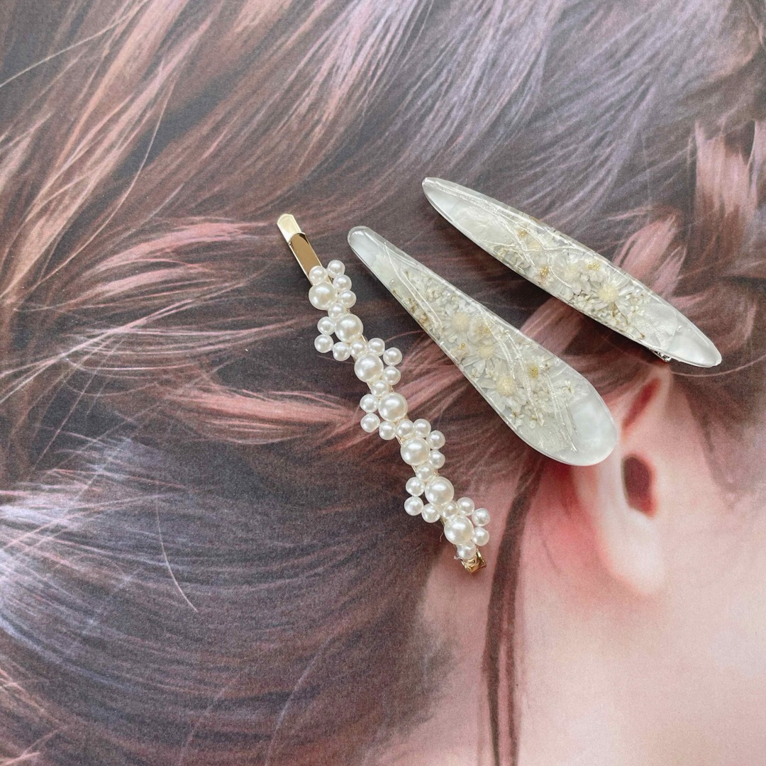 Whiteダブルヘアクリップ✿︎(シルバー) ハンドメイドのアクセサリー(ヘアアクセサリー)の商品写真