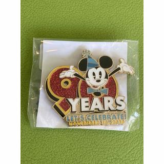 ディズニー(Disney)のレア　東京ディズニーリゾート　ミッキーマウス　90周年　キャスト　ランヤード(バッジ/ピンバッジ)