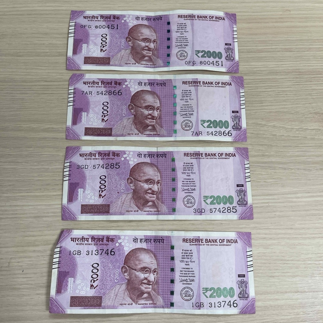 インド旧紙幣 2000ルピー札4枚 エンタメ/ホビーの美術品/アンティーク(貨幣)の商品写真