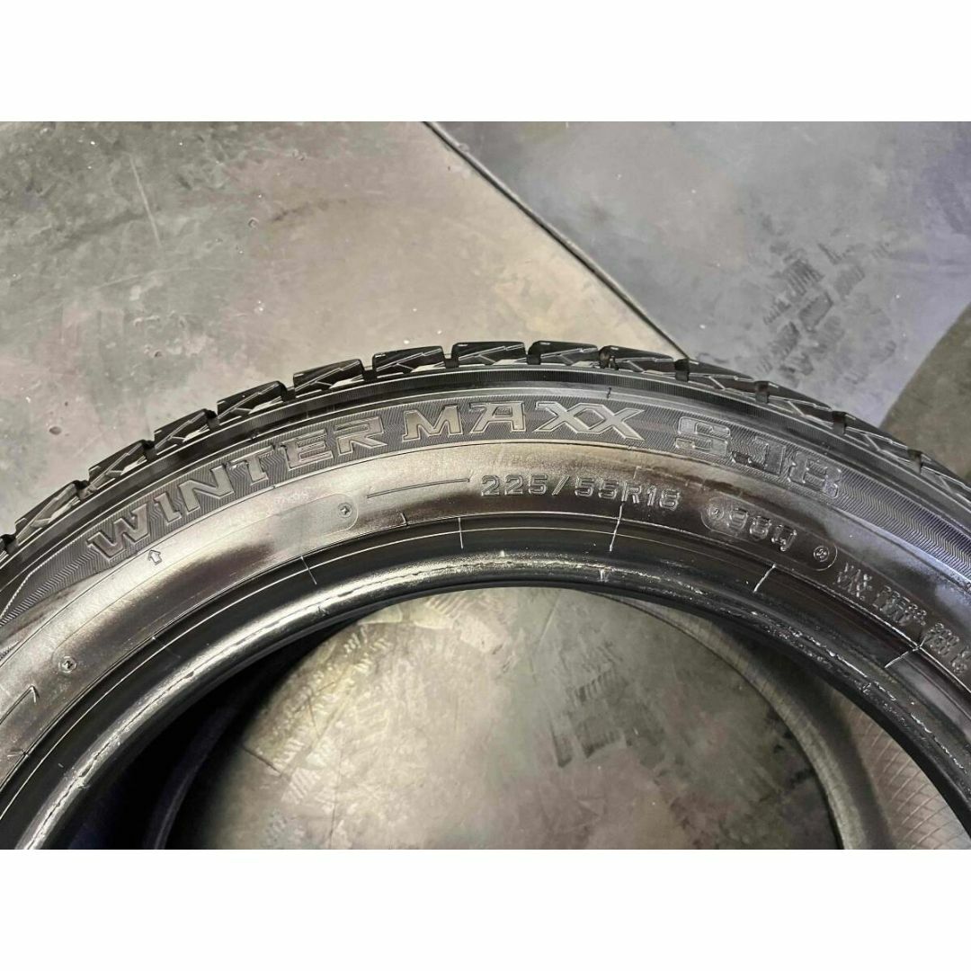 225/55R18　4本　ダンロップスタッドレス　デリカD:5、エクストレイル 自動車/バイクの自動車(タイヤ)の商品写真