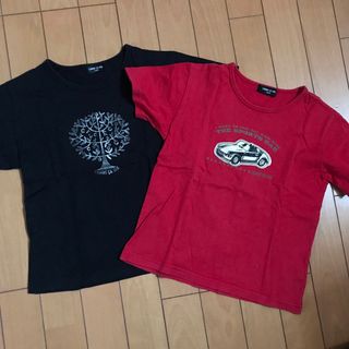 コムサイズム(COMME CA ISM)のコムサイズム　Tシャツ　130cm    シルバーロゴ×黒色　車×赤色　2枚組(Tシャツ/カットソー)