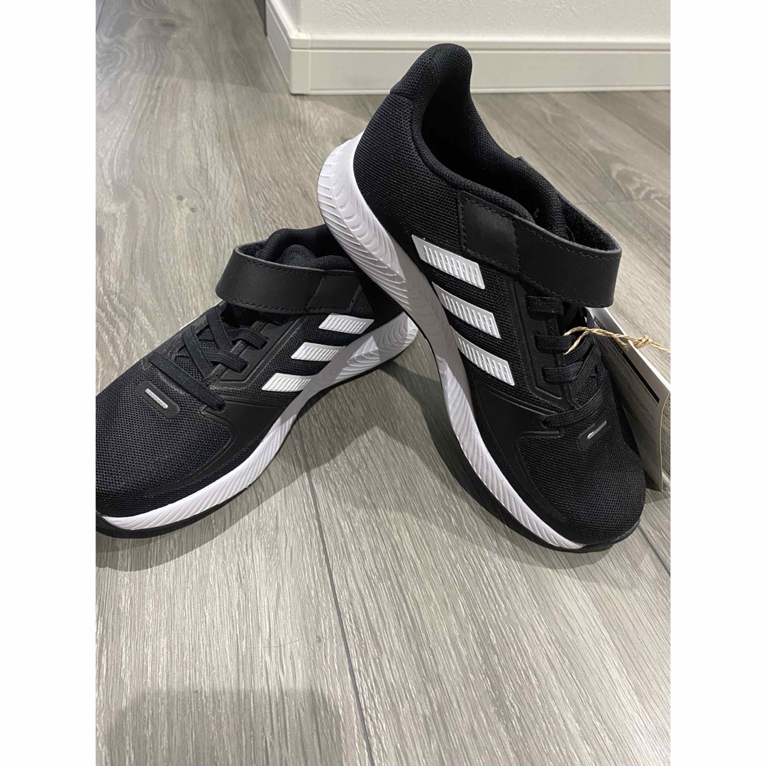 adidas(アディダス)のadidasキッズスニーカー キッズ/ベビー/マタニティのキッズ靴/シューズ(15cm~)(スニーカー)の商品写真