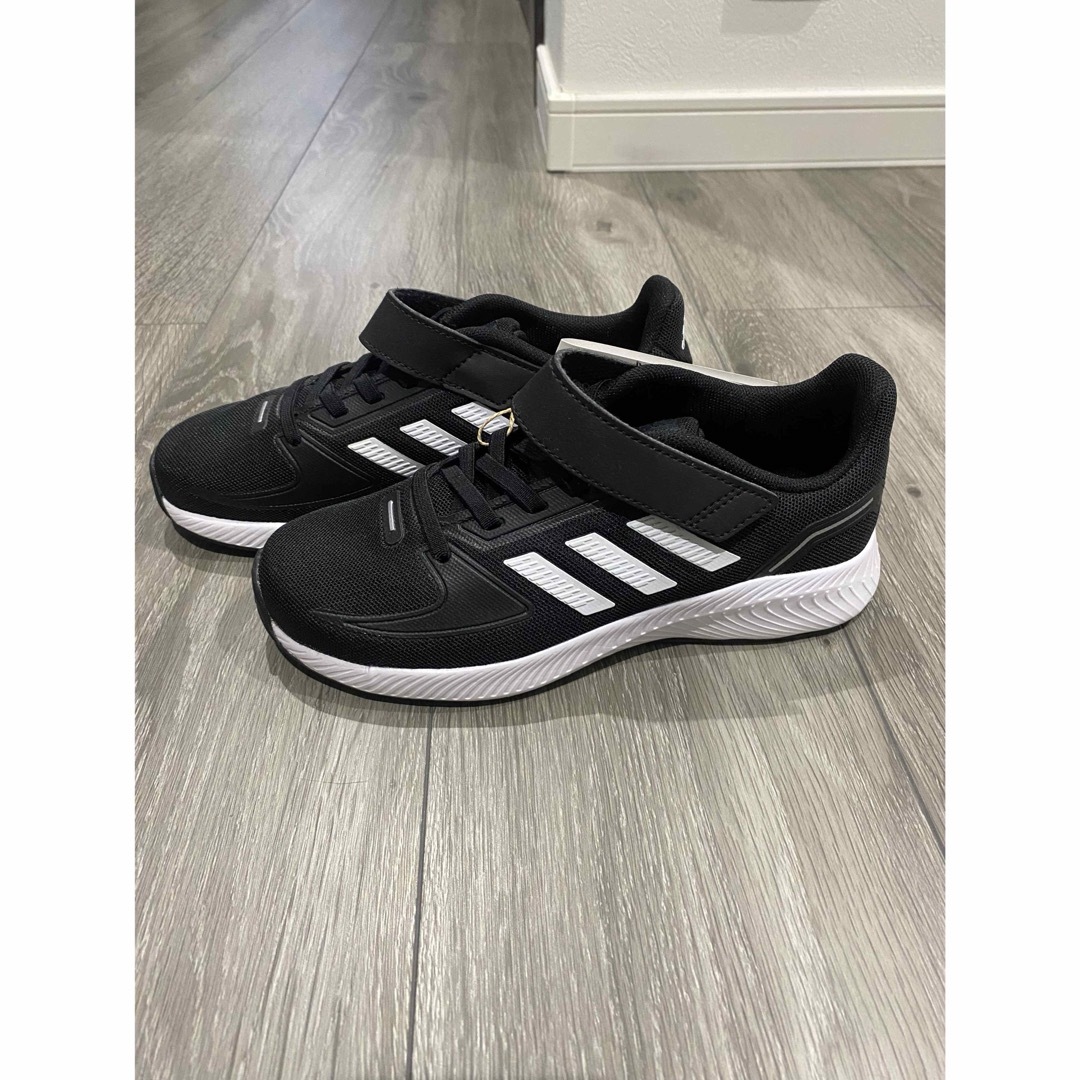 adidas(アディダス)のadidasキッズスニーカー キッズ/ベビー/マタニティのキッズ靴/シューズ(15cm~)(スニーカー)の商品写真