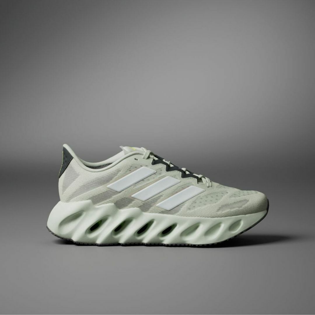 adidas(アディダス)のアディダス スイッチ FWD Adidas SWITCH FWD メンズの靴/シューズ(スニーカー)の商品写真