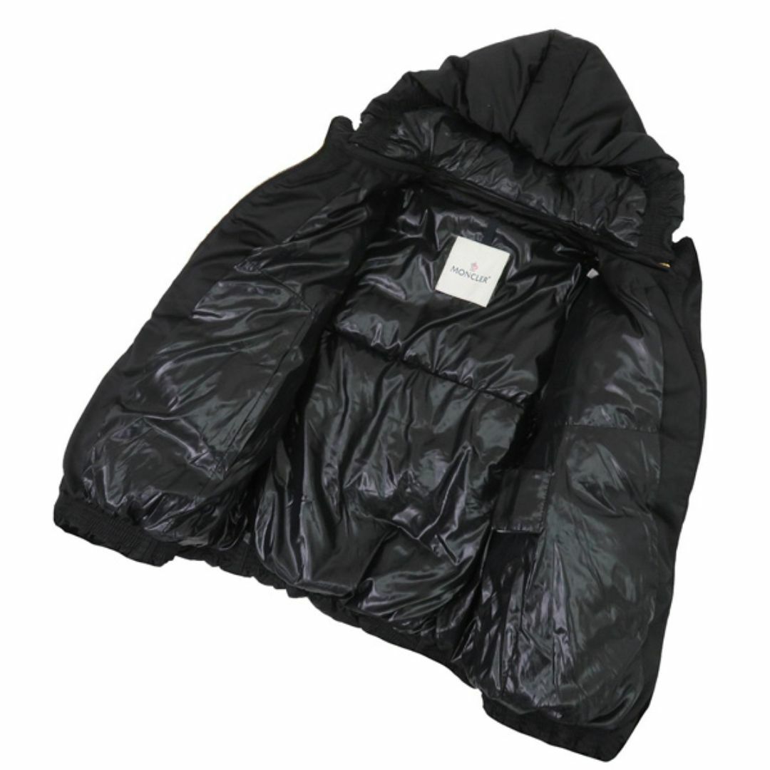 MONCLER(モンクレール)のMONCLER モンクレール ROUEN ロゴ金具 ジップアップ ショート ダウン ジャケット ブルゾン 46382 レディースのジャケット/アウター(ダウンジャケット)の商品写真