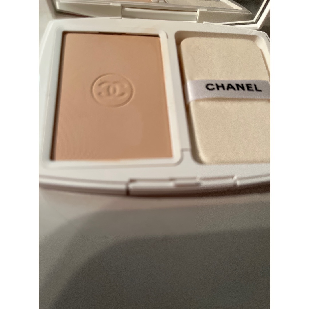 CHANEL(シャネル)の美品🎀シャネル ルブラン ブライトニング  コンパクトBR12ファンデーション  コスメ/美容のベースメイク/化粧品(ファンデーション)の商品写真