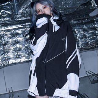 REFLEM - REFLEM レフレム うさ耳 うさぎ ピアス 半袖 パーカー REFLEM - REFLEM レフレム うさ耳 うさぎ ピアス 半袖 パーカー