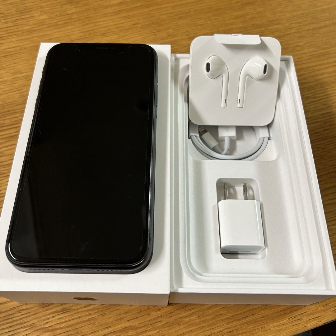 iPhone(アイフォーン)の【再値下げ】アップル iPhone11 64GB ブラック スマホ/家電/カメラのスマートフォン/携帯電話(スマートフォン本体)の商品写真