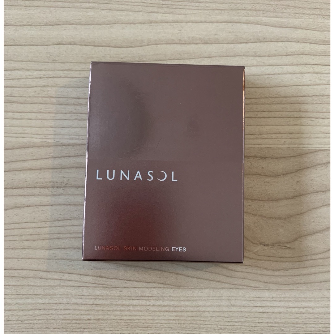 LUNASOL(ルナソル)の超美品　少し訳あり　ルナソル　スキンモデリングアイズ　02  ベージュ　オレンジ コスメ/美容のベースメイク/化粧品(アイシャドウ)の商品写真