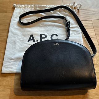 アーペーセー(A.P.C)のA.P.C  アーペーセー ハーフムーンショルダーバッグ(ショルダーバッグ)