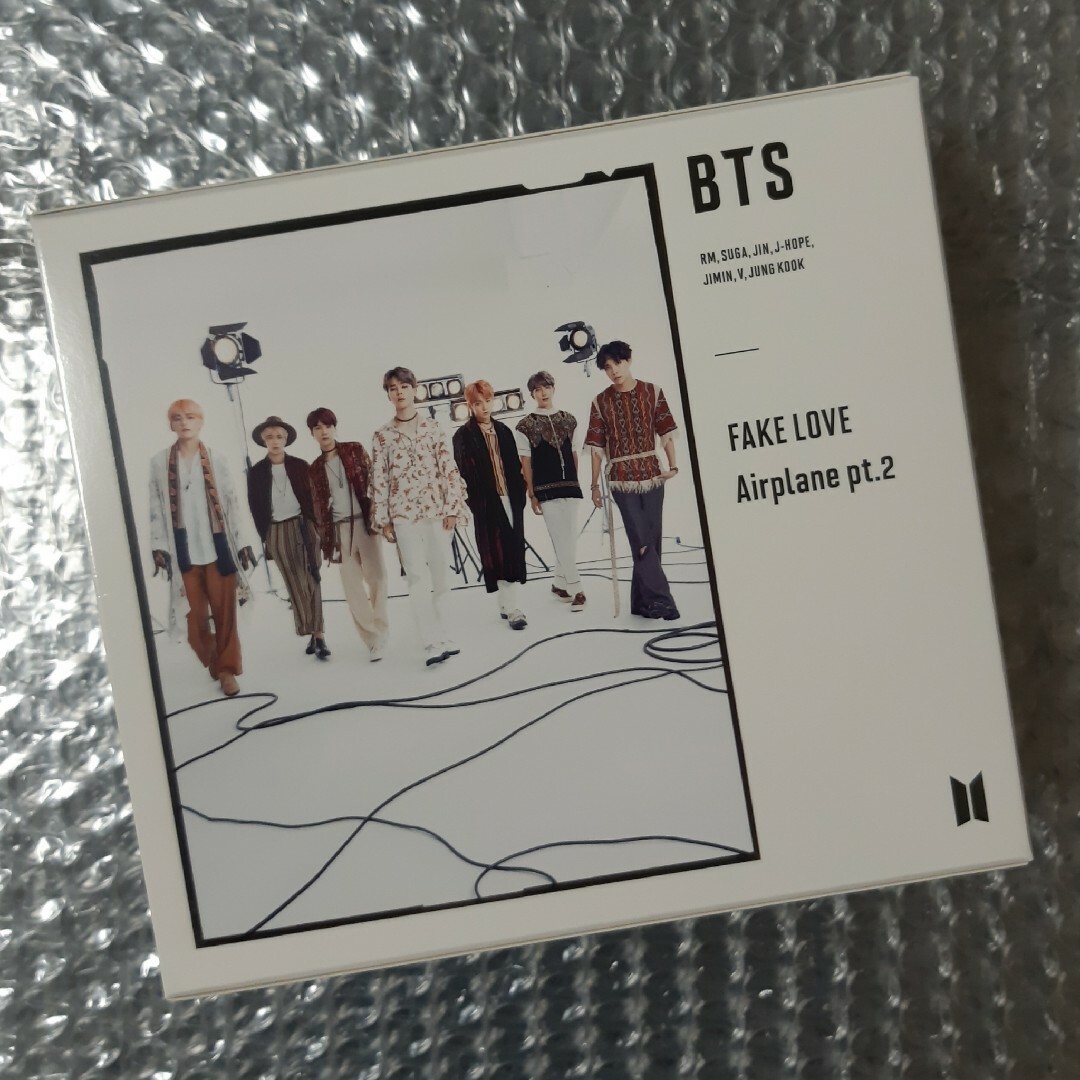 防弾少年団(BTS)(ボウダンショウネンダン)のBTS FAKELOVE ユニバ限定 CDセット エンタメ/ホビーのCD(K-POP/アジア)の商品写真