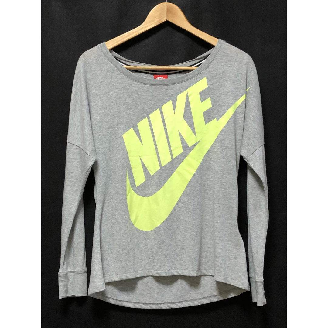 NIKE(ナイキ)のナイキ　NIKE デカロゴ　スウッシュ　ボートネック　蛍光色 レディースのトップス(Tシャツ(長袖/七分))の商品写真