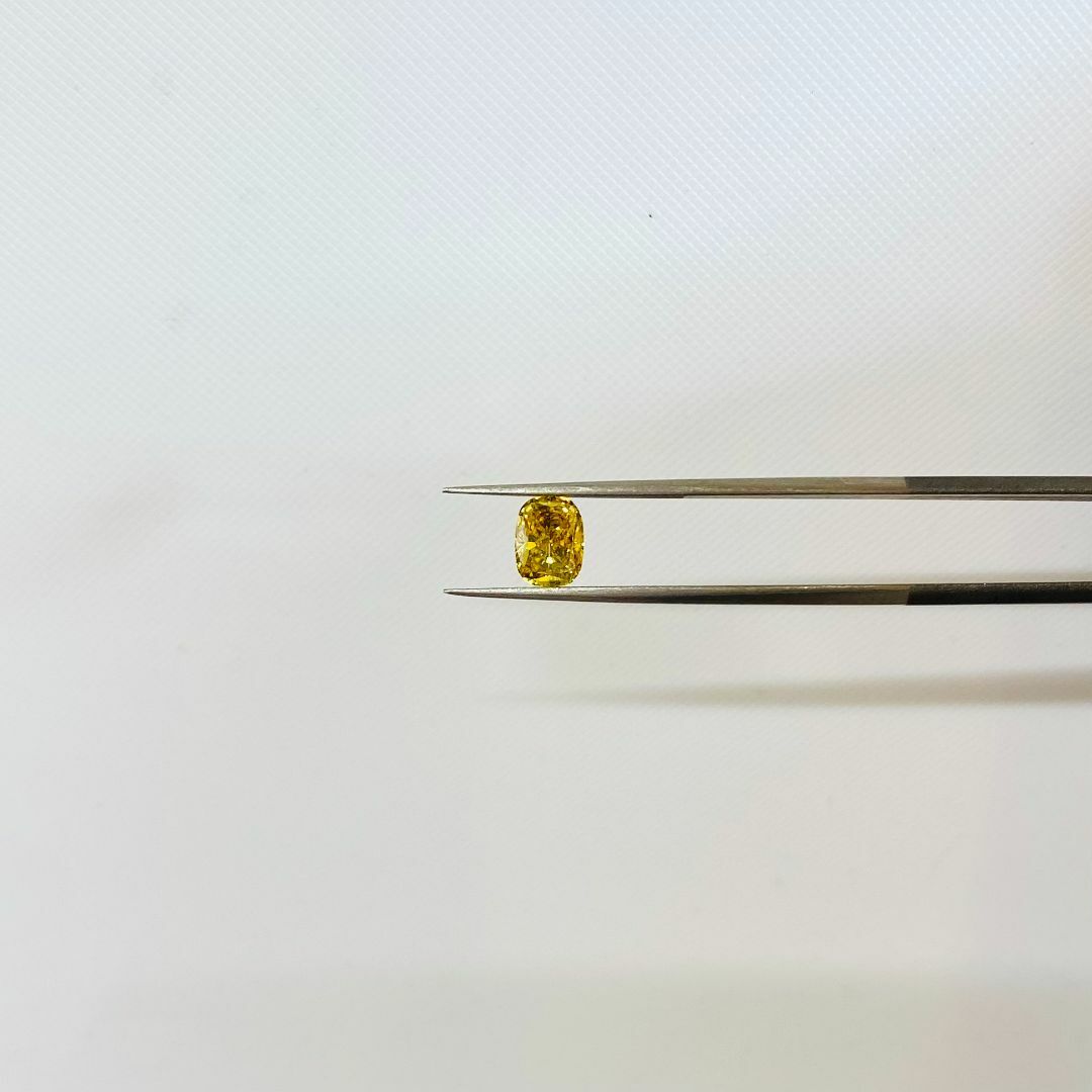 FANCY VIVID YELLOW 1.025ct CU/RT2668/GIA レディースのアクセサリー(その他)の商品写真