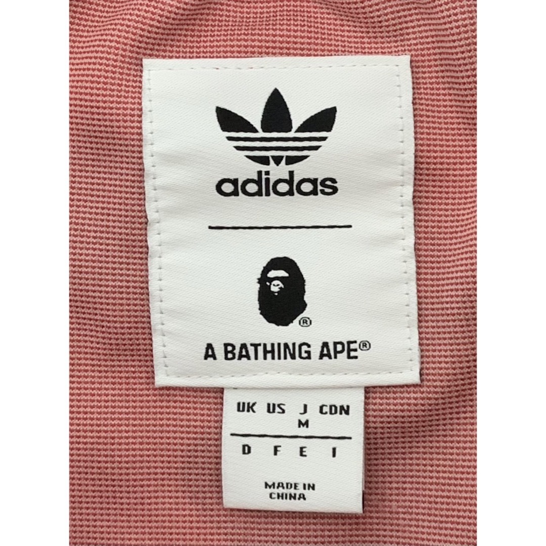 A BATHING APE(アベイシングエイプ)の激レア APE × アディダス adidas トラック パンツ 赤 M ジャージ メンズのトップス(ジャージ)の商品写真