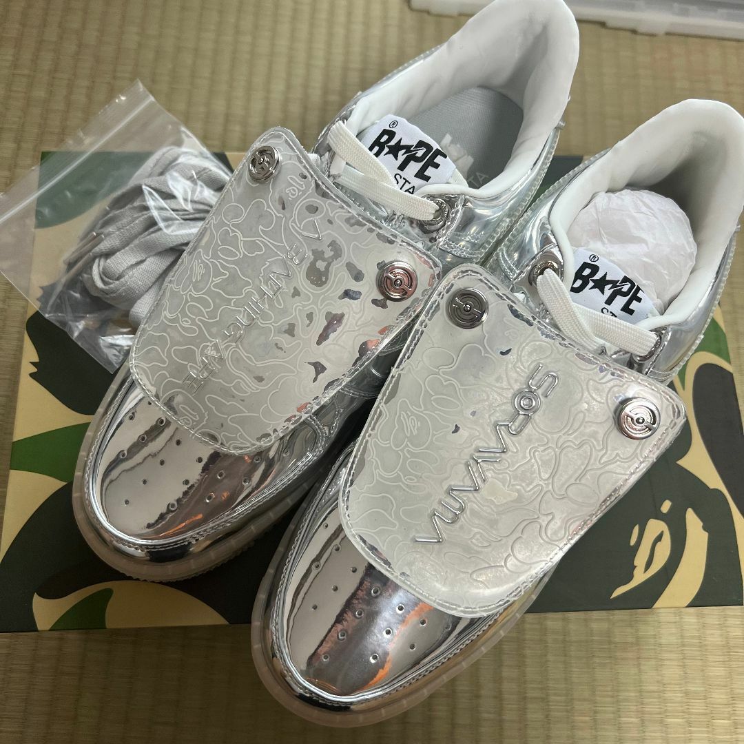 A BATHING APE(アベイシングエイプ)のBAPE STA HAJIME SORAYAMA コラボ スニーカー 訳あり メンズの靴/シューズ(スニーカー)の商品写真