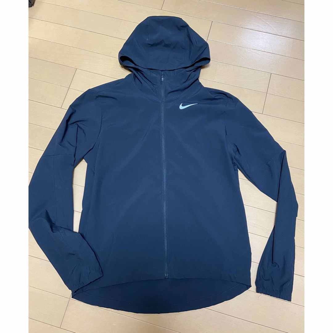 NIKE(ナイキ)の【送料無料】中古美品　NIKEジャンバー　Ｓサイズ（薄いタイプ) メンズのジャケット/アウター(ナイロンジャケット)の商品写真