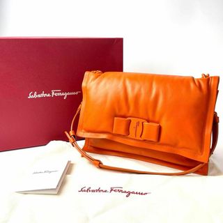 サルヴァトーレフェラガモ(Salvatore Ferragamo)の定価23万 フェラガモ VIVA BOW ショルダーバッグ チェーン リボン(ショルダーバッグ)