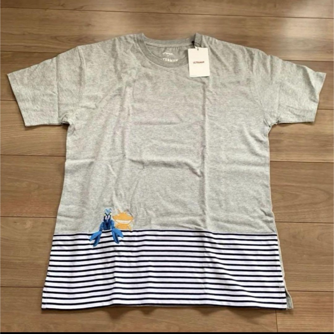 Design Tshirts Store graniph(グラニフ)の新品　グラニフ　ウルトラマン　バルタン星人とカネゴン　Tシャツ　ユニセックス　M レディースのトップス(Tシャツ(半袖/袖なし))の商品写真