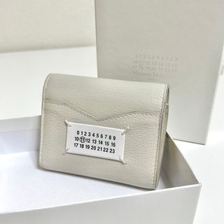 マルタンマルジェラ(Maison Martin Margiela)のマルジェラ 三つ折り財布 アイボリー(財布)