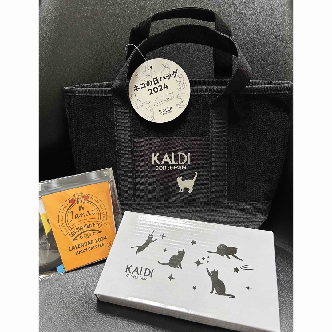 KALDI(カルディ)の【未使用タグ付】カルディ猫の日バック　プレート　カレンダー レディースのバッグ(トートバッグ)の商品写真