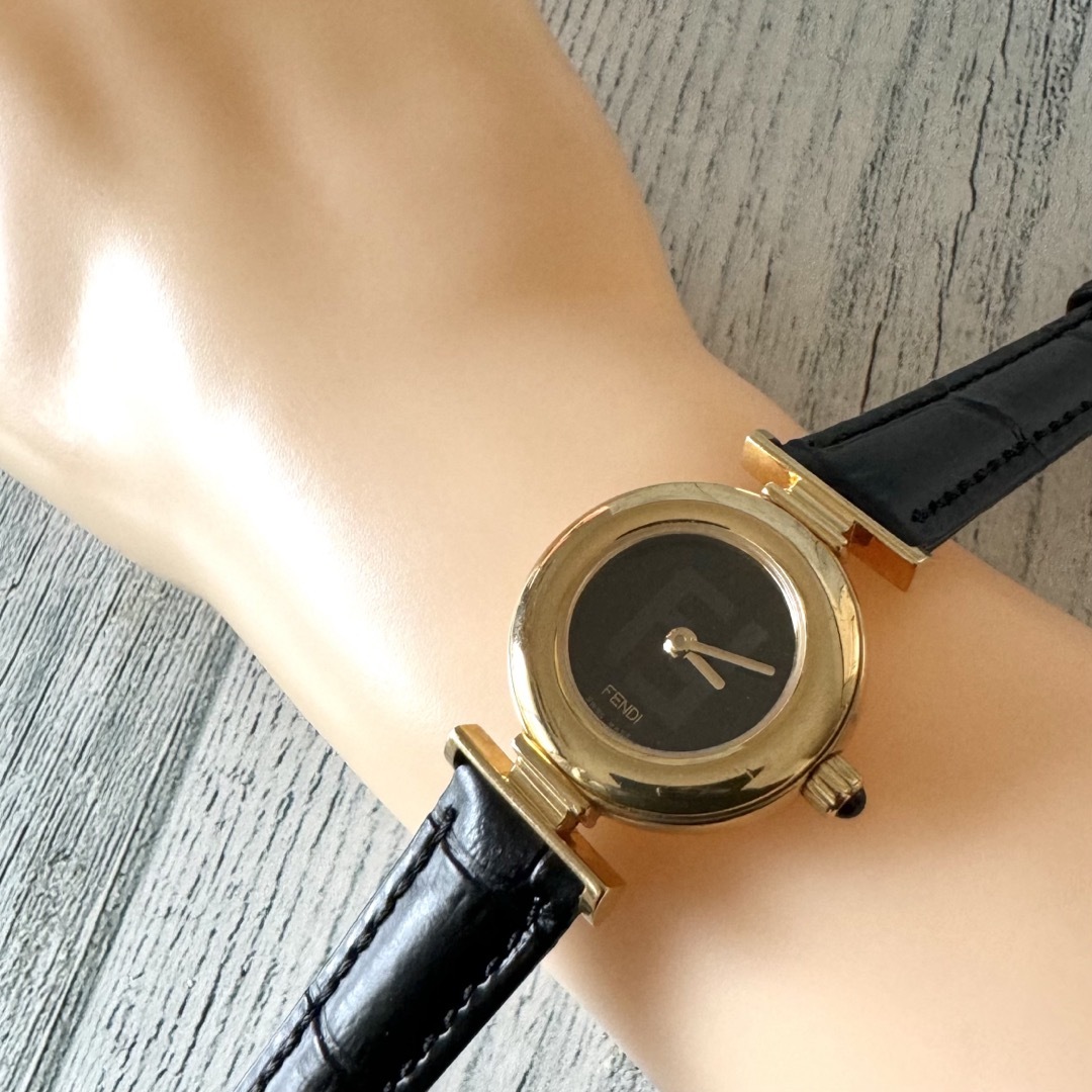 FENDI(フェンディ)の【電池交換済】FENDI フェンディ 腕時計 320L ゴールド ラウンド レディースのファッション小物(腕時計)の商品写真