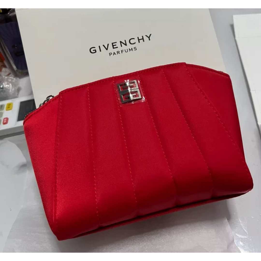 GIVENCHY(ジバンシィ)の新品 ジバンシー GIVENCHY  ノベルティマルチポーチ　正規品 レッド レディースのファッション小物(ポーチ)の商品写真