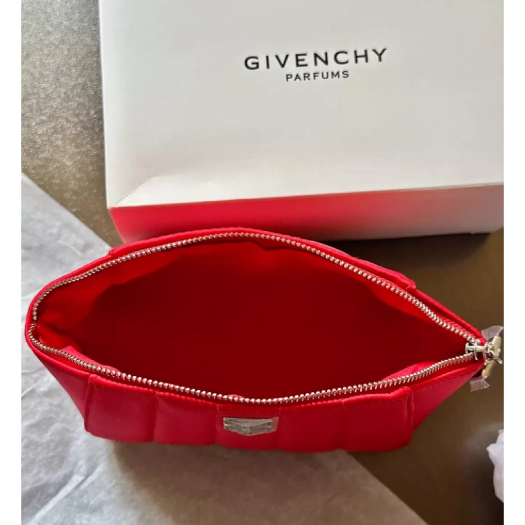 GIVENCHY(ジバンシィ)の新品 ジバンシー GIVENCHY  ノベルティマルチポーチ　正規品 レッド レディースのファッション小物(ポーチ)の商品写真