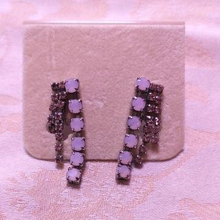 スワロフスキー(SWAROVSKI)のイヤリング(イヤリング)