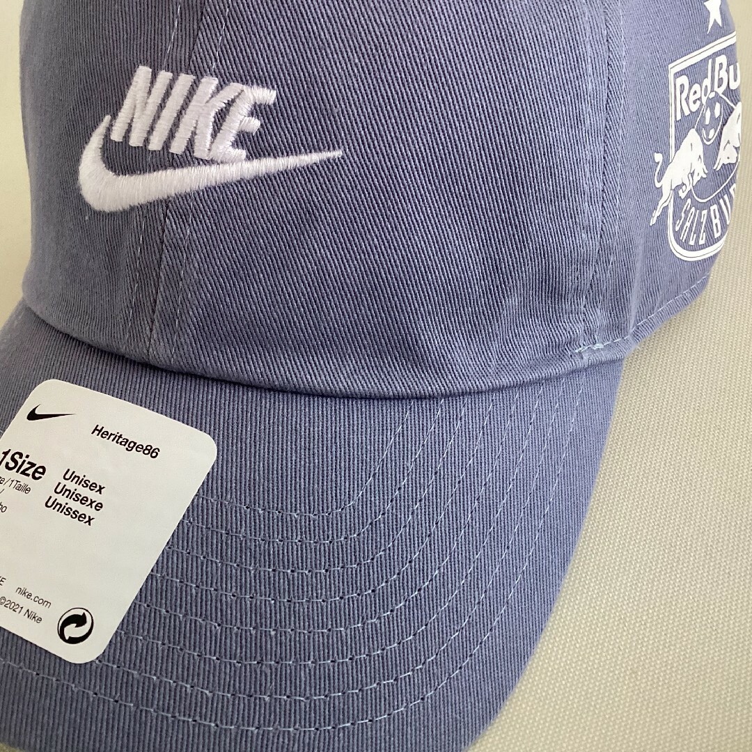 NIKE(ナイキ)の【新品】ナイキ レッドブル ヘリテージ86 キャップ（ブルー系グレー） メンズの帽子(キャップ)の商品写真