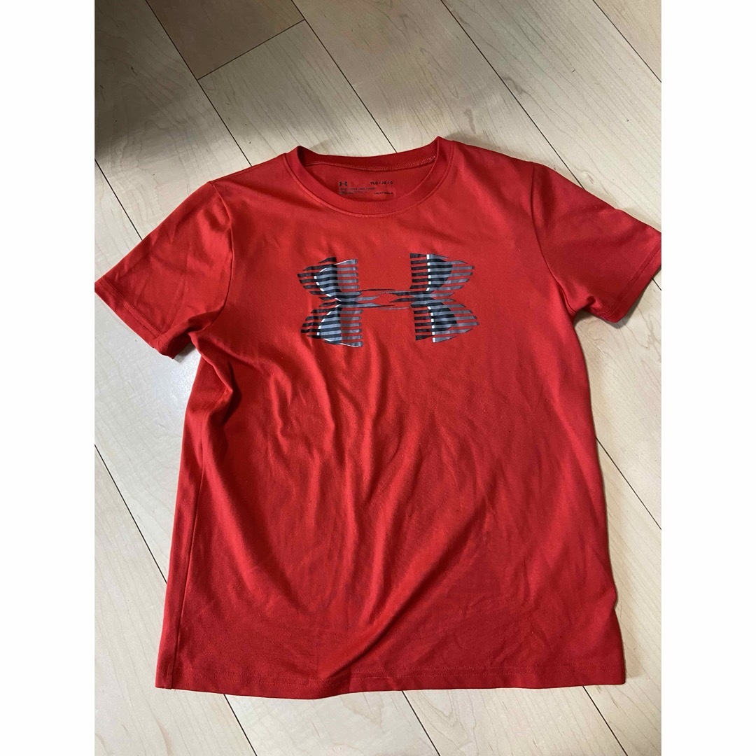 UNDER ARMOUR(アンダーアーマー)のアンダーアーマー　Tシャツ　150cm YLG キッズ/ベビー/マタニティのキッズ服男の子用(90cm~)(Tシャツ/カットソー)の商品写真