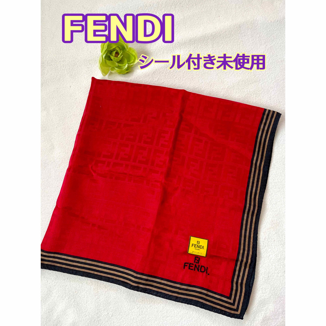 FENDI(フェンディ)のシール付き未使用　FENDI レッド　ズッカ柄　シルク混大判ハンカチーフ レディースのファッション小物(ハンカチ)の商品写真