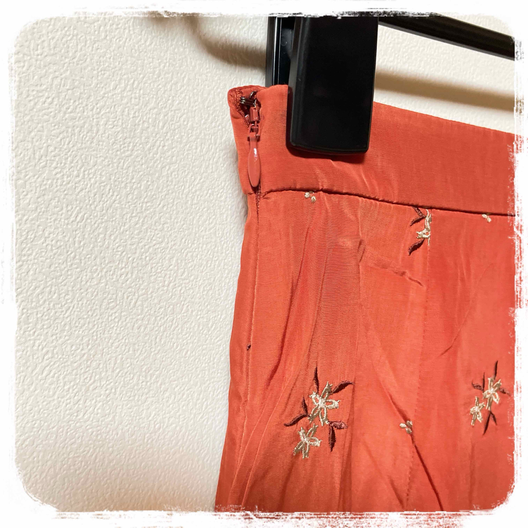 moussy(マウジー)の⭐️新品⭐️ moussy ♥ 花柄 フラワー 刺繍 前後差 シャツ スカート レディースのスカート(ロングスカート)の商品写真