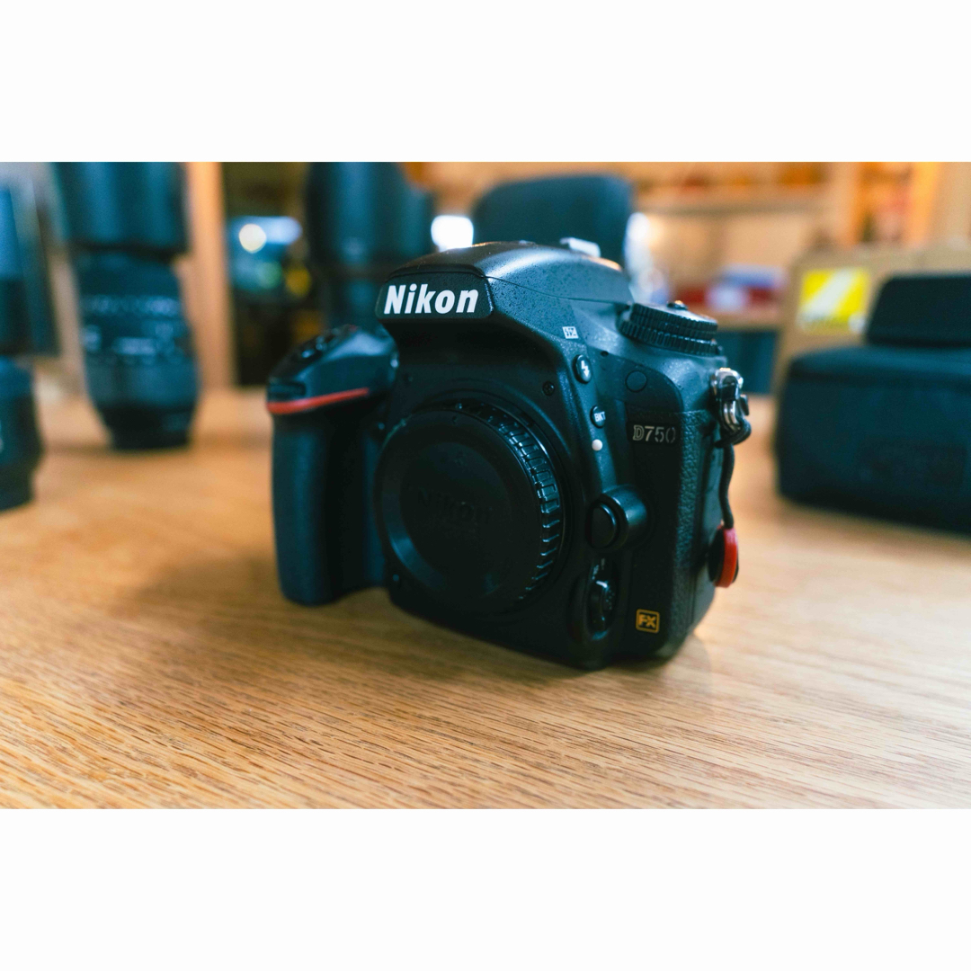 Nikon(ニコン)の超美品NIKON D750 レンズ3点 ストロボ アクセサリー数点 スマホ/家電/カメラのカメラ(デジタル一眼)の商品写真