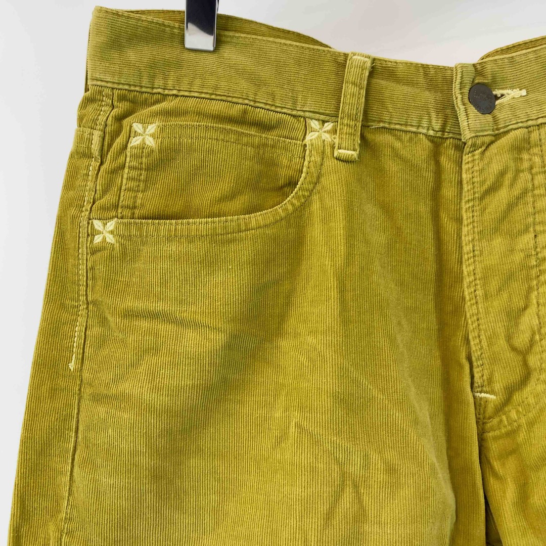 Lee(リー)のLee リー メンズ ショートパンツ　ハーフパンツ　コードゥロイ　刺繍　黄緑 メンズのパンツ(ショートパンツ)の商品写真