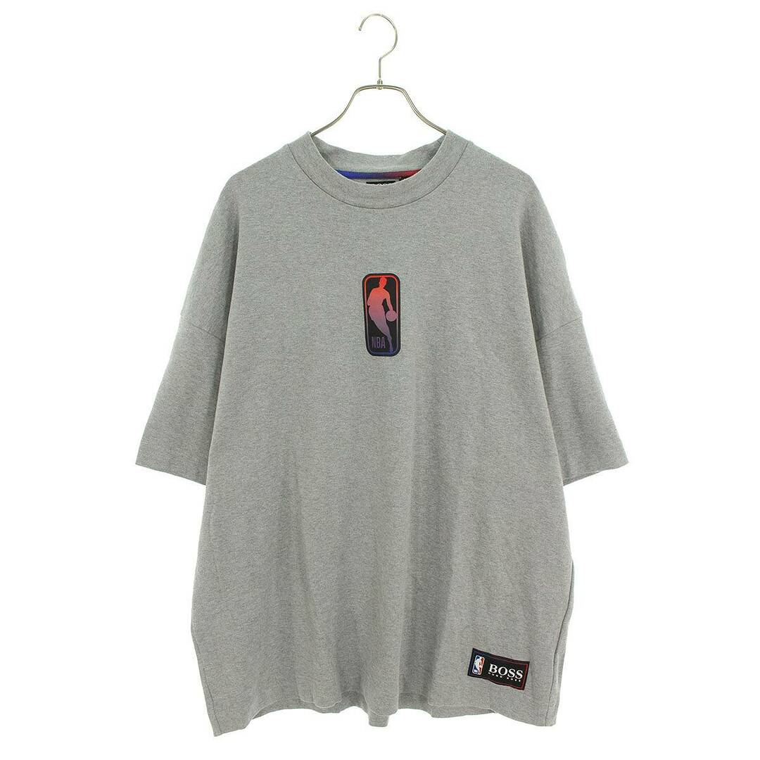 HUGO BOSS(ヒューゴボス)のヒューゴボス ×NBA NBAロゴプリントオーバーサイズTシャツ メンズ XL メンズのトップス(Tシャツ/カットソー(半袖/袖なし))の商品写真