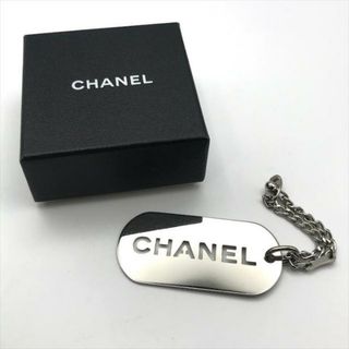 シャネル(CHANEL)の美品 CHANEL シャネル ロゴプレート シルバー チャーム キーホルダー a3003(キーホルダー)