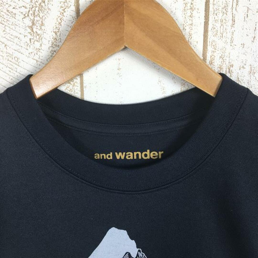 and wander(アンドワンダー)のUNISEX S アンドワンダー × 鈴木ともこ × 槍ヶ岳山荘 槍ヶ岳コラボＴ YARI柄 AND WANDER 5741164943 ブラック系 メンズのメンズ その他(その他)の商品写真