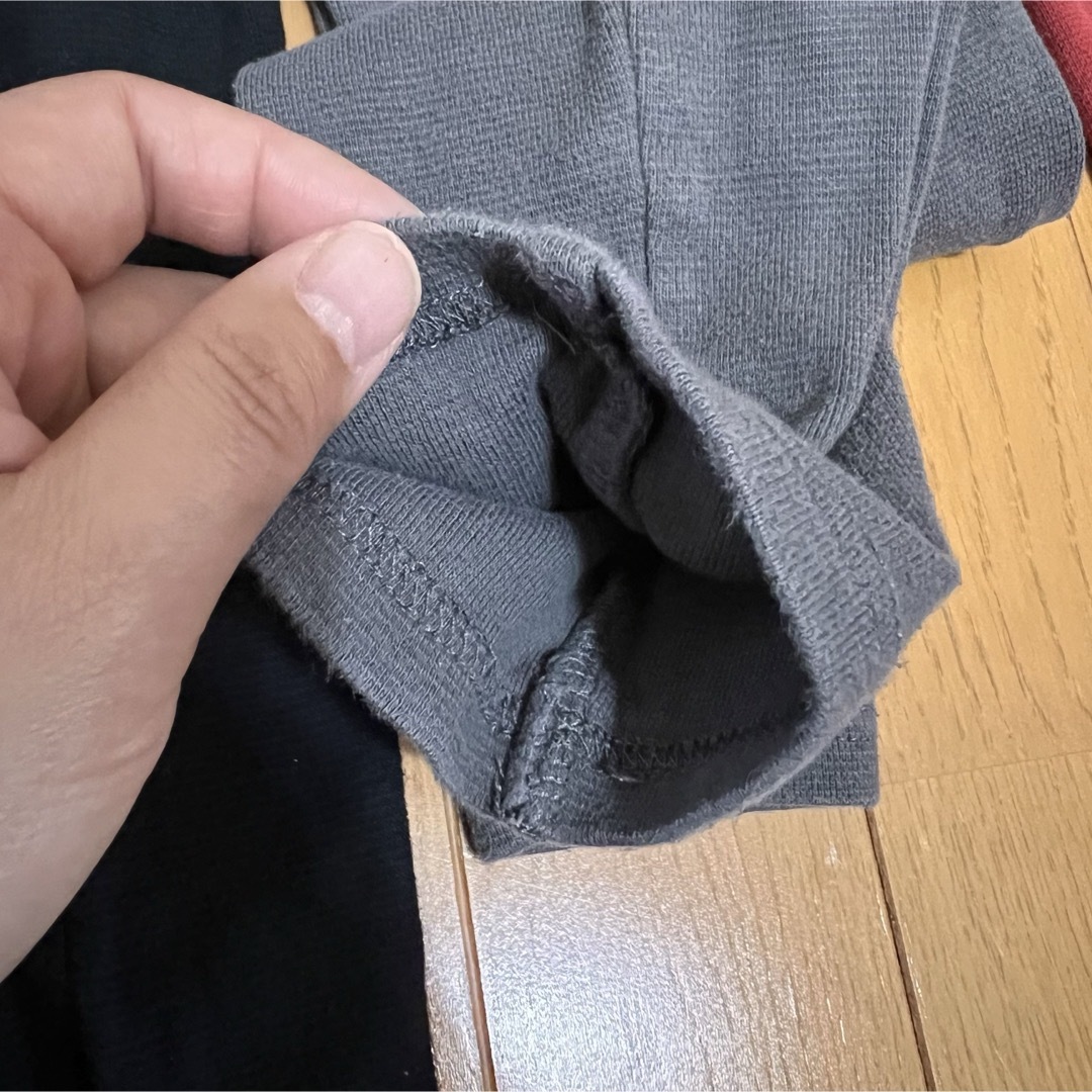 西松屋(ニシマツヤ)の100cm ズボン 赤・黒・グレー 3本セット キッズ/ベビー/マタニティのキッズ服男の子用(90cm~)(パンツ/スパッツ)の商品写真