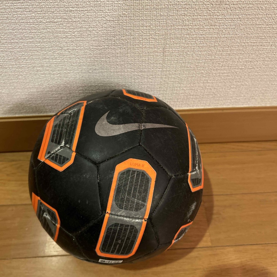 NIKE(ナイキ)のナイキ　サッカーボール　4号球　 スポーツ/アウトドアのサッカー/フットサル(ボール)の商品写真