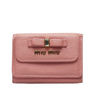 ミュウミュウ(miumiu)のミュウミュウ ロゴ リボンモチーフ ゴールド金具 三つ折り財布 コンパクトウォレット レザー レディース MIUMIU 【1-0145763】(財布)